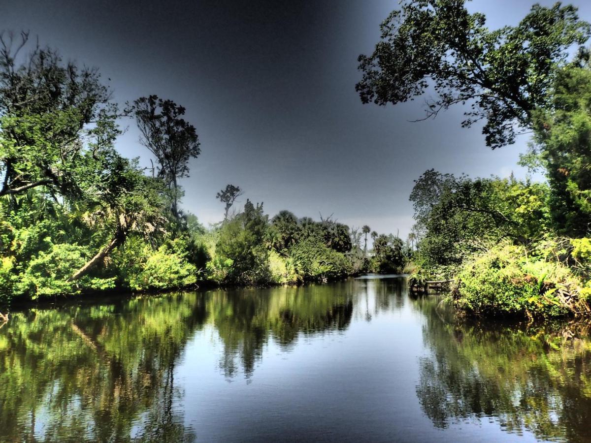 River Safaris, Stationary Class A Motorcoach, Old Homosassa Bagian luar foto