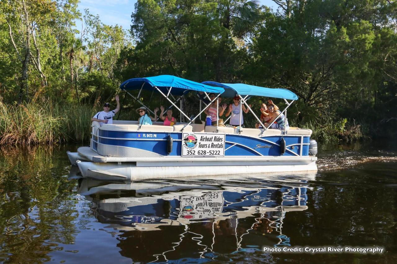 River Safaris, Stationary Class A Motorcoach, Old Homosassa Bagian luar foto