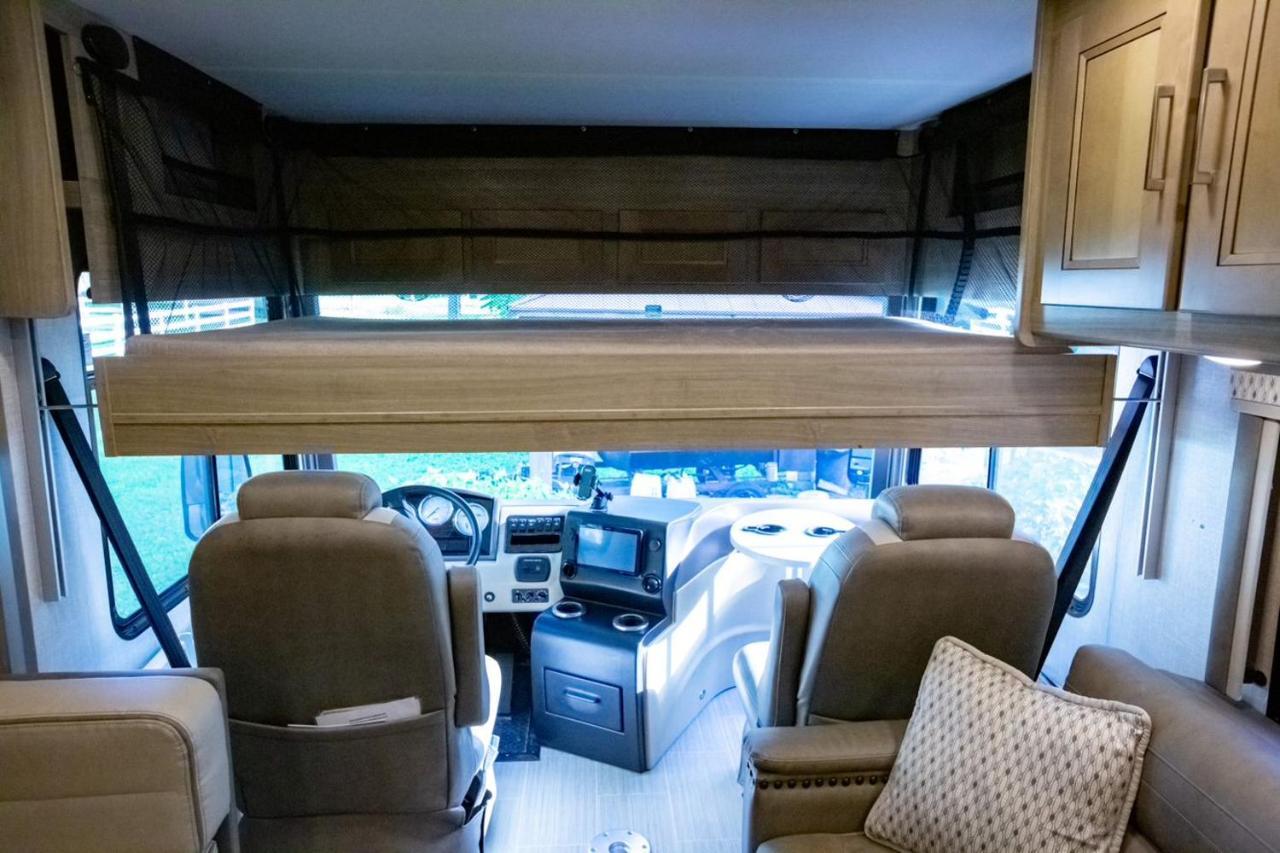 River Safaris, Stationary Class A Motorcoach, Old Homosassa Bagian luar foto